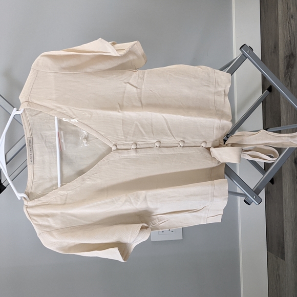 Tops - ⬇️M LEFT⬇️CREAM FRONT TIE TOP
